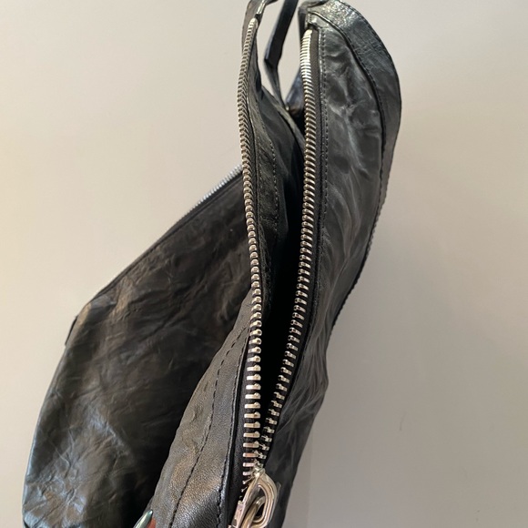 Givechy Black Shoulder Bag - Picture 4 of 8